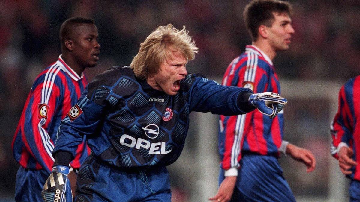 OLIVER KAHN: Der Wechsel von Aumann auf Kahn nahm ein paar Dinge vorweg, die später für Aufregung sorgten: Aumann ging zunächst davon aus, weiterhin die Nummer eins zu sein - und die Bayern-Fans hielten zuerst zu "ihrem" Aumann - doch der Rest ist Geschichte ...