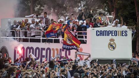 FBL-EUR-C1-ESP-REAL-ATLETICO-REALMADRID-SUPPORTERS