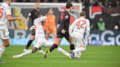 Nicolas Jackson kassiert schon die dritte Rote Karte innerhalb von zehn Monaten. Der Kane-Backup steht sich in der entscheidenden Saisonphase selbst im Weg und besiegelt damit womöglich sein Aus beim FC Bayern.