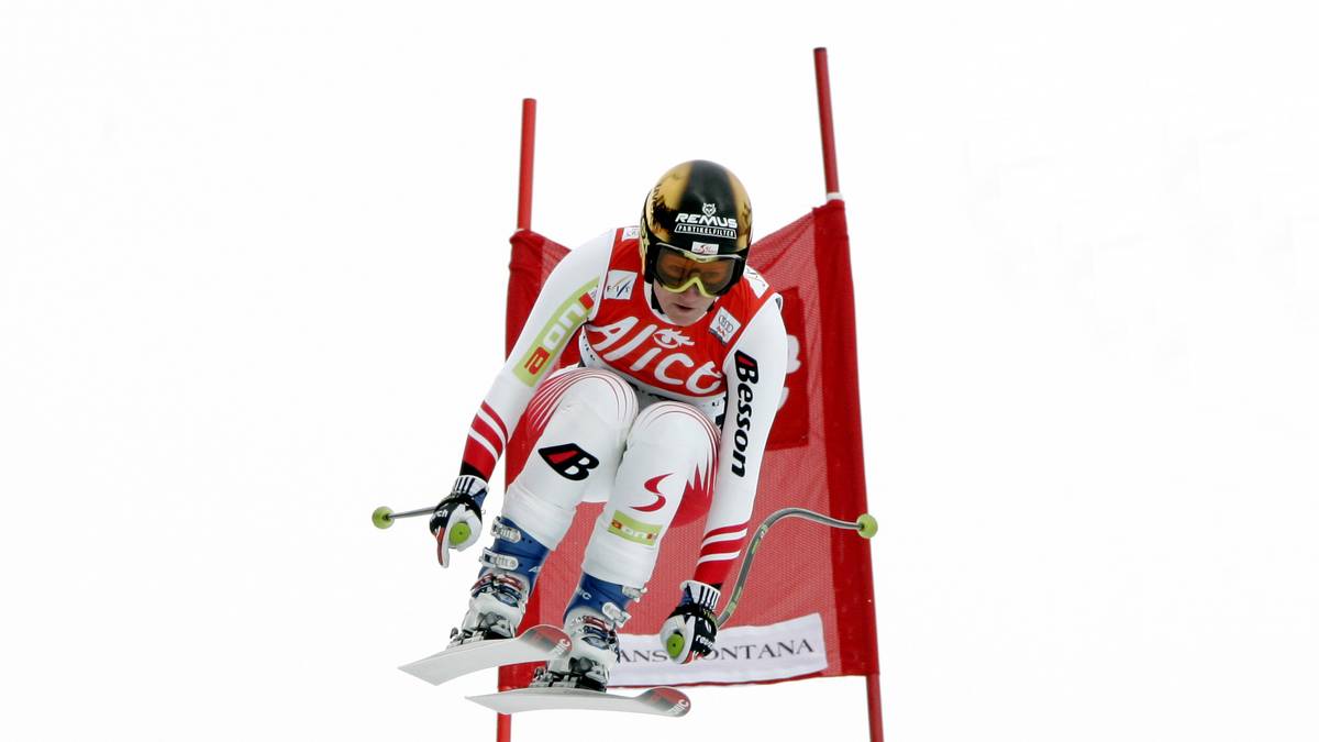 Allerdings war es ein harter Weg bis zu dieser Erfolgsgeschichte. Die Speed-Spezialistin war zu Beginn ihrer Karriere hauptsächlich als "Sturzpilotin" bekannt. Vor allem ihre draufgängerische Fahrweise und ihr wackeliges Nervenkostüm sorgten regelmäßig für Ausfälle