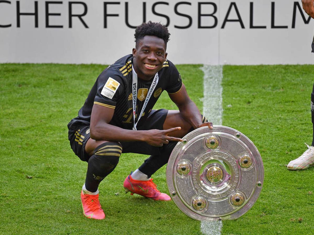 FC Bayern: Alphonso Davies beeindruckt mit Muskel-Bild