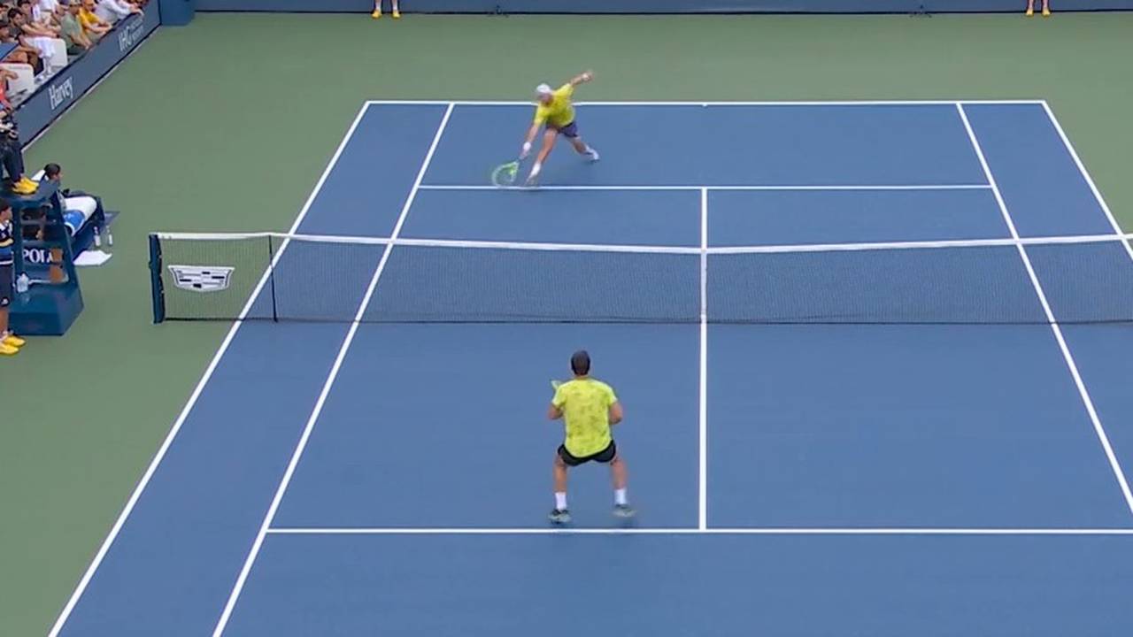 "Beeindruckende Manier!" Struff souverän in nächster Runde