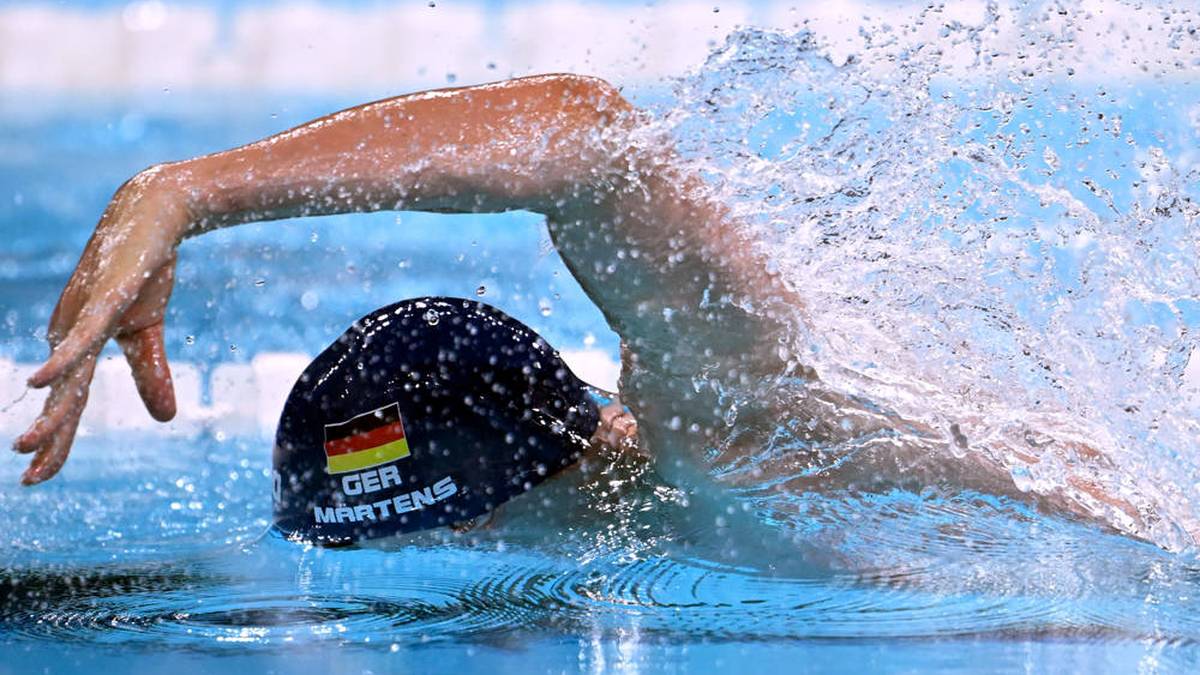 Gleich am ersten Tag der Schwimmwettbewerbe holt Deutschland, genauer gesagt Lukas Märtens, die erste Goldmedaille