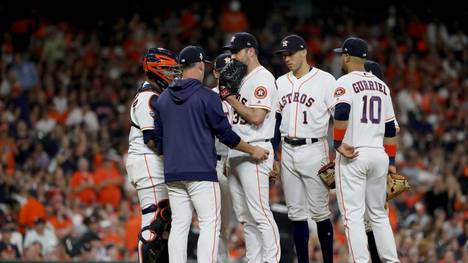 HOUSTON, TEXAS - OCTOBER 23:  Justin Verlander #35 of the Houston Astros is taken out of the game by manager AJ Hinch #14 against the Washington Nationals during the seventh inning in Game Two of the 2019 World Series at Minute Maid Park on October 23, 2019 in Houston, Texas. (Photo by Elsa/Getty Images)