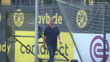 Nach dem deutlichen 1:3 gegen Lazio in der Champions League legt Michael Zorc den Finger in die Wunde.