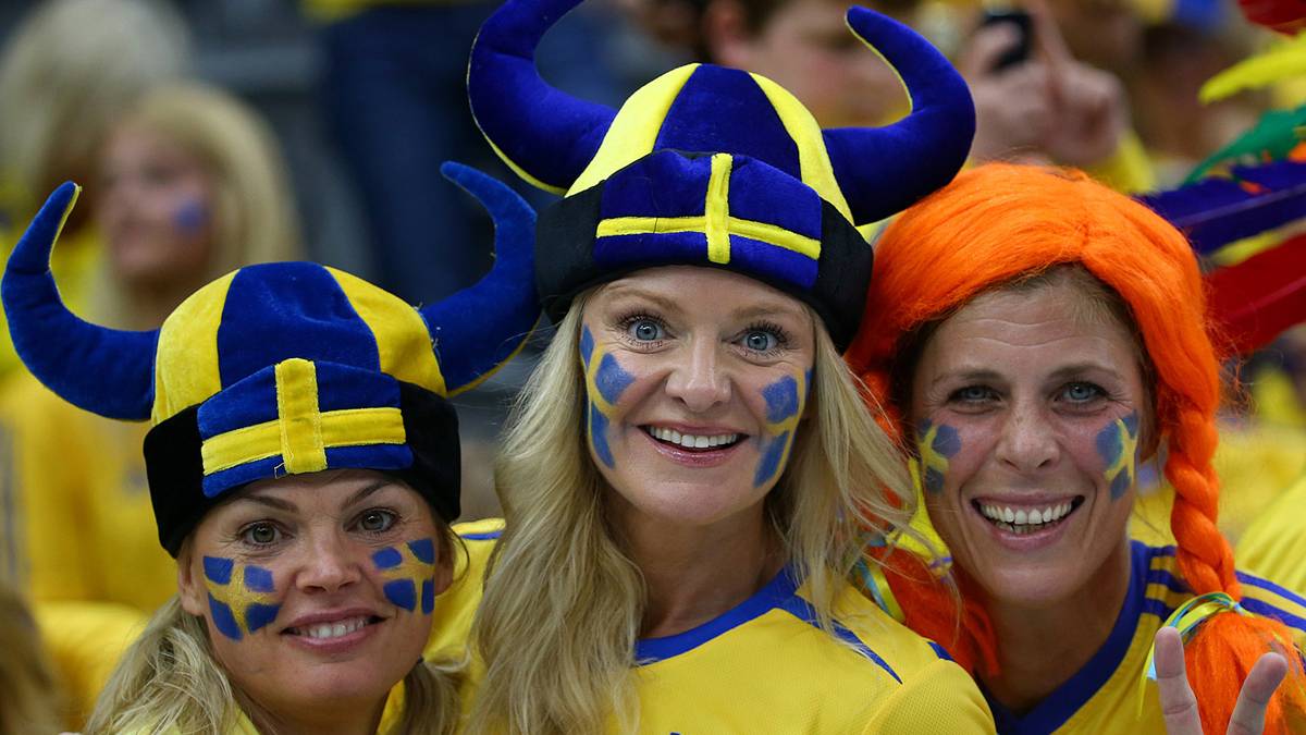 Die schwedischen Fans haben gegen Polen vor dem Spiel gut lachen