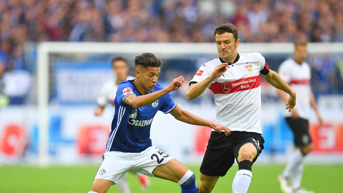 In der Folge kommt der VfB Stuttgart mit Christian Gentner (r.) immer besser in Fahrt. Die Schwaben übernehmen zusehends das Kommando