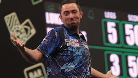 Luke Humphries sorgt mit einem 9-Darter zum Match für das Highlight des Abends. Der Ex-Weltmeister besiegt Michael Smith mit 5:3.