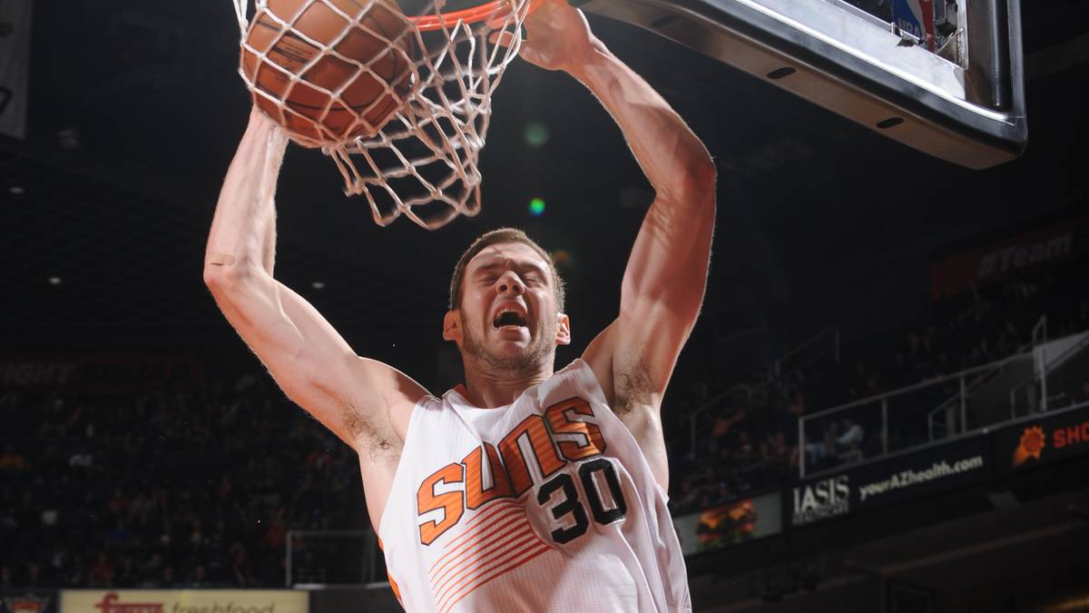 Beim ehemaligen Deutschland-Legionär Jon Leuer sieht es nicht ganz so elegant aus - ist aber genauso effizient