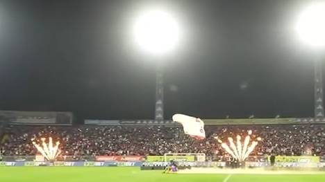 Der kapverdische Torhüter Vozinha hat einen Sechsmonatsvertrag beim chilenischen Spitzenverein Colo-Colo unterschrieben. Die Fans zeigten sich bei der Vorstellung des WM-Helden begeistert.