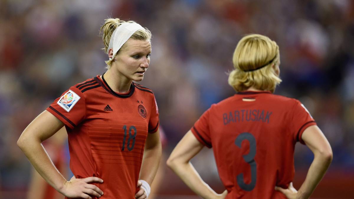 ALEXANDRA POPP: In diesem Halbfinale wieder in besserer Verfassung. Spielte trotz Platzwunde mit Turban bis zum Ende durch. Entwickelte aber zu wenig Torgefahr.
SPORT1-Note: 3,5
