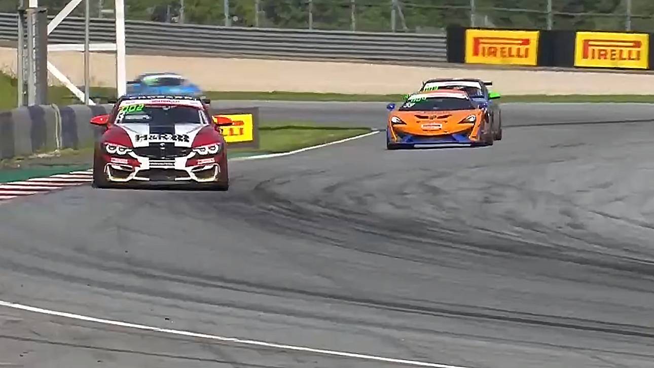 McLaren-Duo jubelt in ADAC GT4