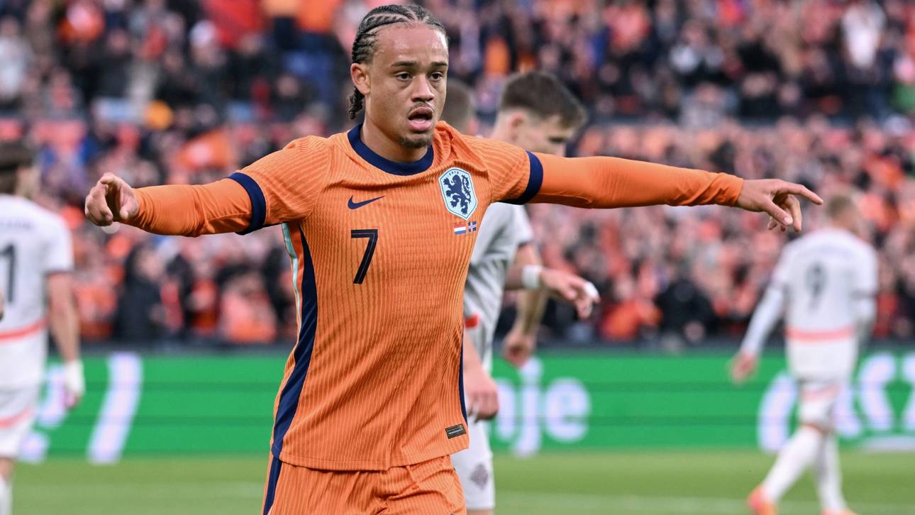 Niederlande startet mit Bundesliga-Star Simons