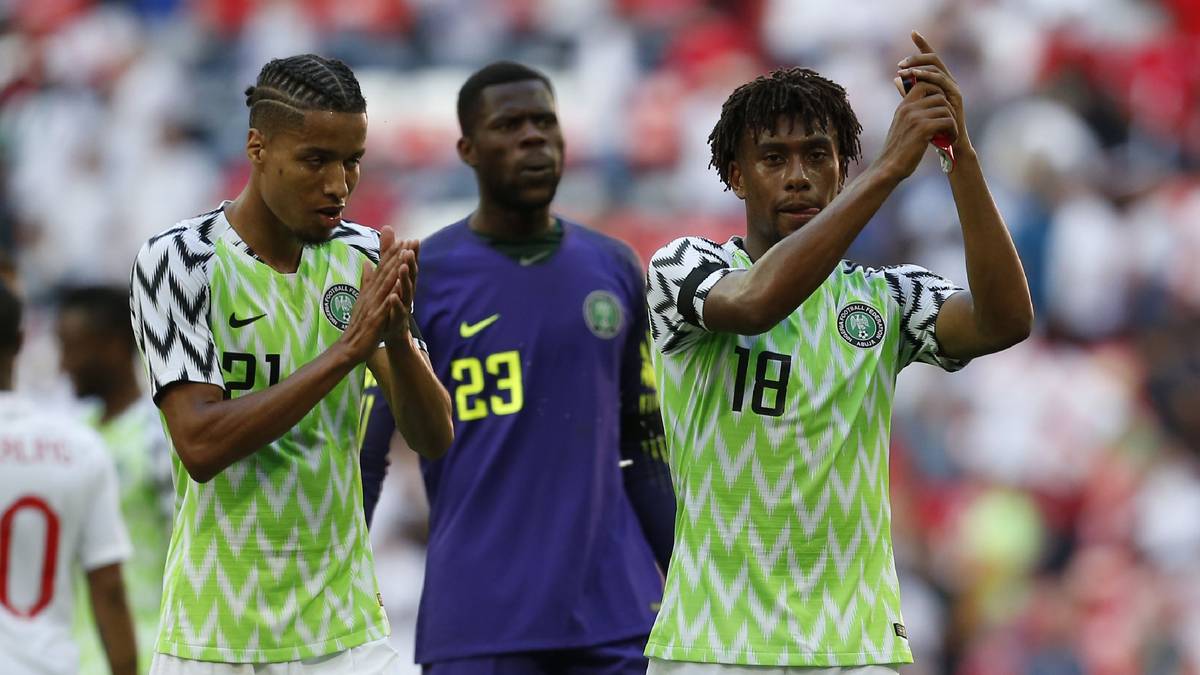 PLATZ 22 - NIGERIA: Ob die Super Eagles auf dem Platz genauso für Aufsehen sorgen können wie mit ihren spektakulären Trikots? Die knappe 1:2-Niederlage gegen England lässt hoffen, der WM-Auftakt gegen Kroatien könnte bereits das Schlüsselspiel sein 