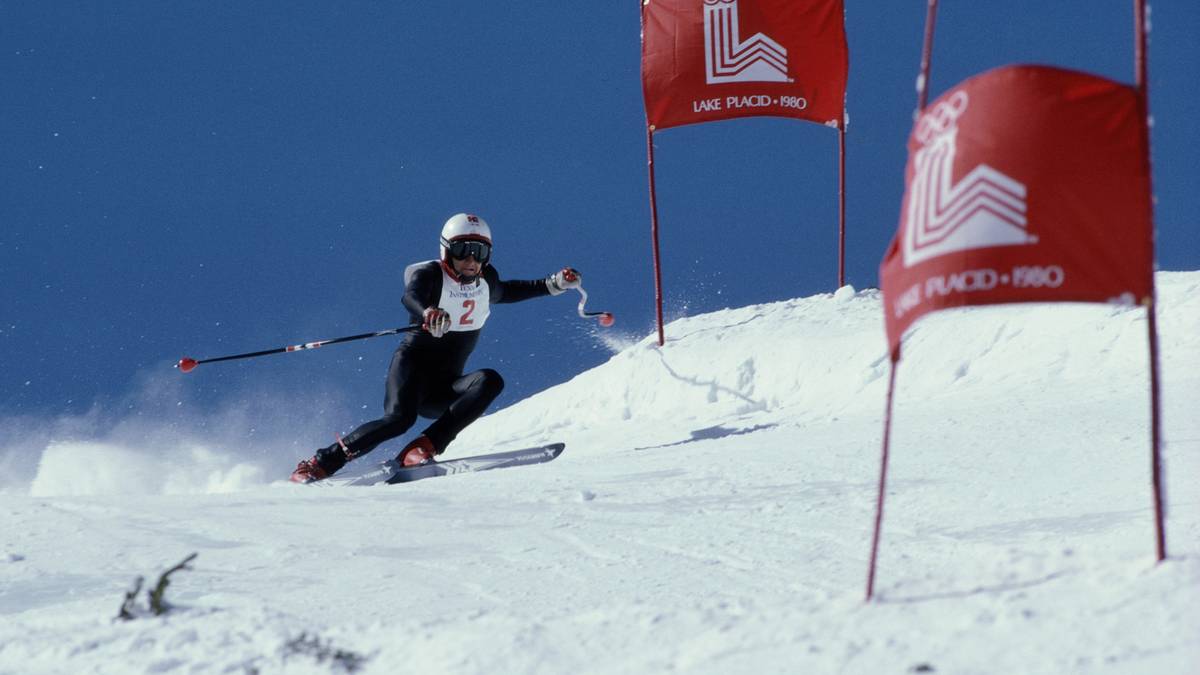 Es überrascht also nicht, dass 25 seiner 26 Siege in der Abfahrt zustande kamen und der Sieg in der Kombination auch dieser Disziplin zu verdanken ist. Da er aber nicht die Allrounder-Fähigkeiten anderer Skifahrer hat, verpasst der Olympiasieger von Innsbruck (Abfahrt/1974) trotz seiner Dominanz den Sprung auf die vorderen Ränge