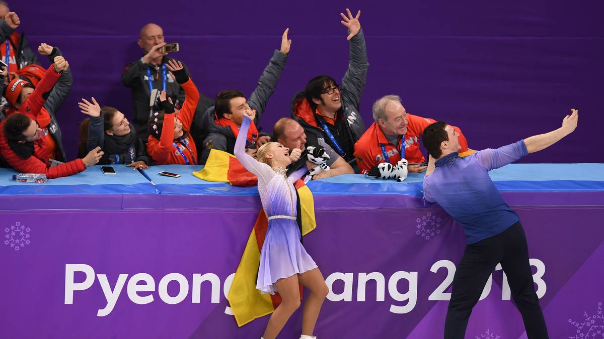 Massot hält den Moment nach der Verkündung der Wertung per Selfie fest