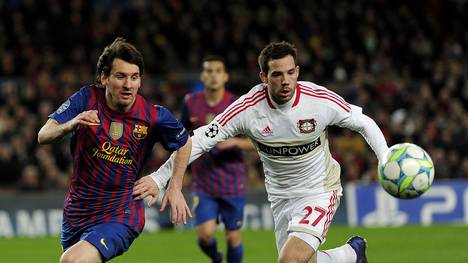 So war es 2012 bei der Lehrstunde gegen den FC Barcelona: Bayer Leverkusens Gonzalo Castro (r.) im Duell mit Superstar Lionel Messi