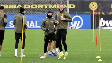 Gute Nachrichten beim BVB. Vor dem Duell mit Atalanta Bergamo durfte Niko Kovac zwei Rückkehrer im Training begrüßen. Vor allem im Hinblick auf das Spiel gegen den FC Bayern könnten die beiden Akteure essenziell werden.