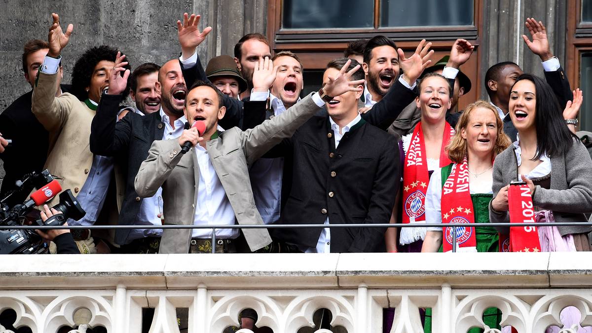 Der Brasilianer Rafinha zeigt sich ebenfalls als Sängerknabe und das ziemlich gekonnt.