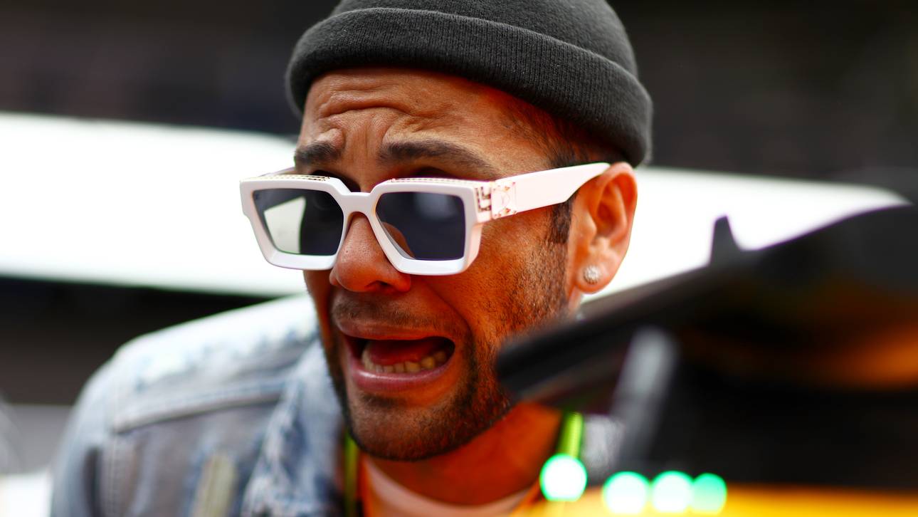 Alves sucht neuen Klub bei Insta