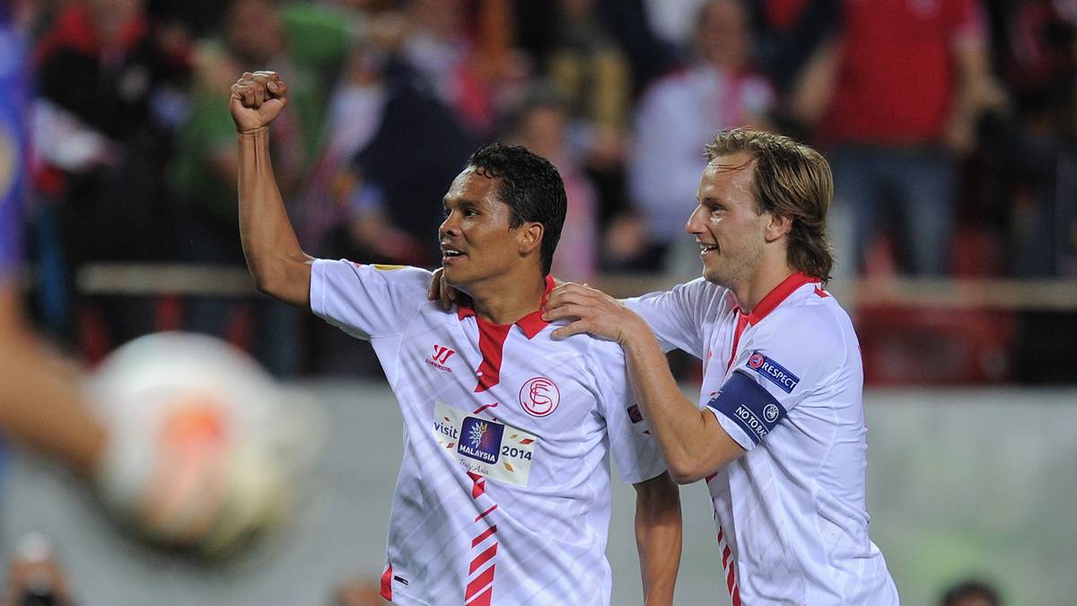 CARLOS BACCA: Bacca kam 2013 vom FC Brügge aus Belgien und kostete 10 Millionen Euro Ablöse. Zwei Jahre später zahlte der AC Mailand 30 Millionen Euro für den Kolumbianer. Der 32-Jährige spielt aktuell für den FC Villareal