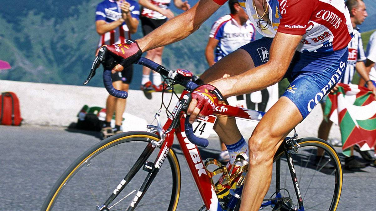 Sein Tod war unter anderem Grund für den Weltradsportverband UCI, die Helmpflicht bei allen UCI-Rennen einzuführen. Der Kopfschutz hätte den Tod des 29-Jährigen unter Umständen verhindert