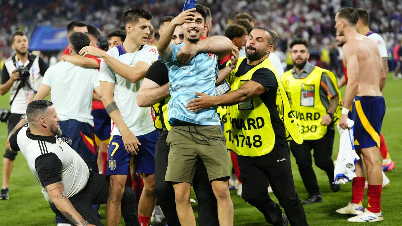 „Das Knie“: Ordner grätscht Morata bei Flitzer-Jagd um