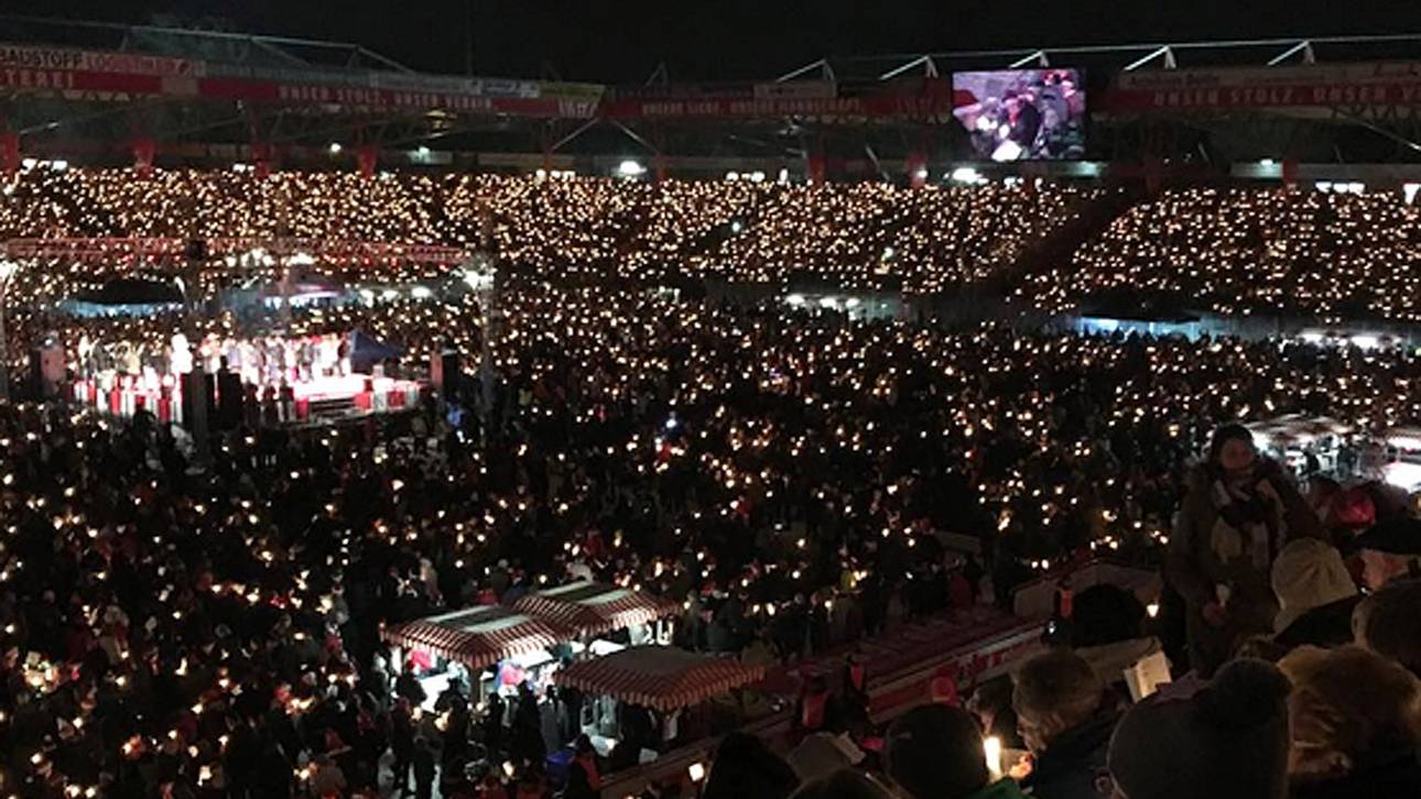 Tausende beim Weihnachtssingen