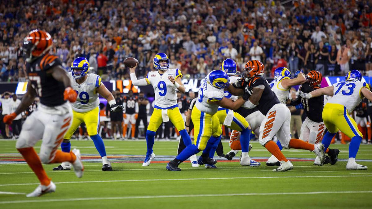 2022, LOS ANGELES RAMS (23:20 gegen die Cincinnati Bengals): Super-Bowl-Fluch? Von wegen! Nachdem die Bucs es geschafft haben, holen die Rams nur ein Jahr später ebenfalls den Titel im eigenen Stadion. Nach 13:3-Führung liegen Matthew Stafford (Bild) und Co. zwischenzeitlich 13:20 hinten, ehe sie das Spiel doch noch zu ihren Gunsten drehen