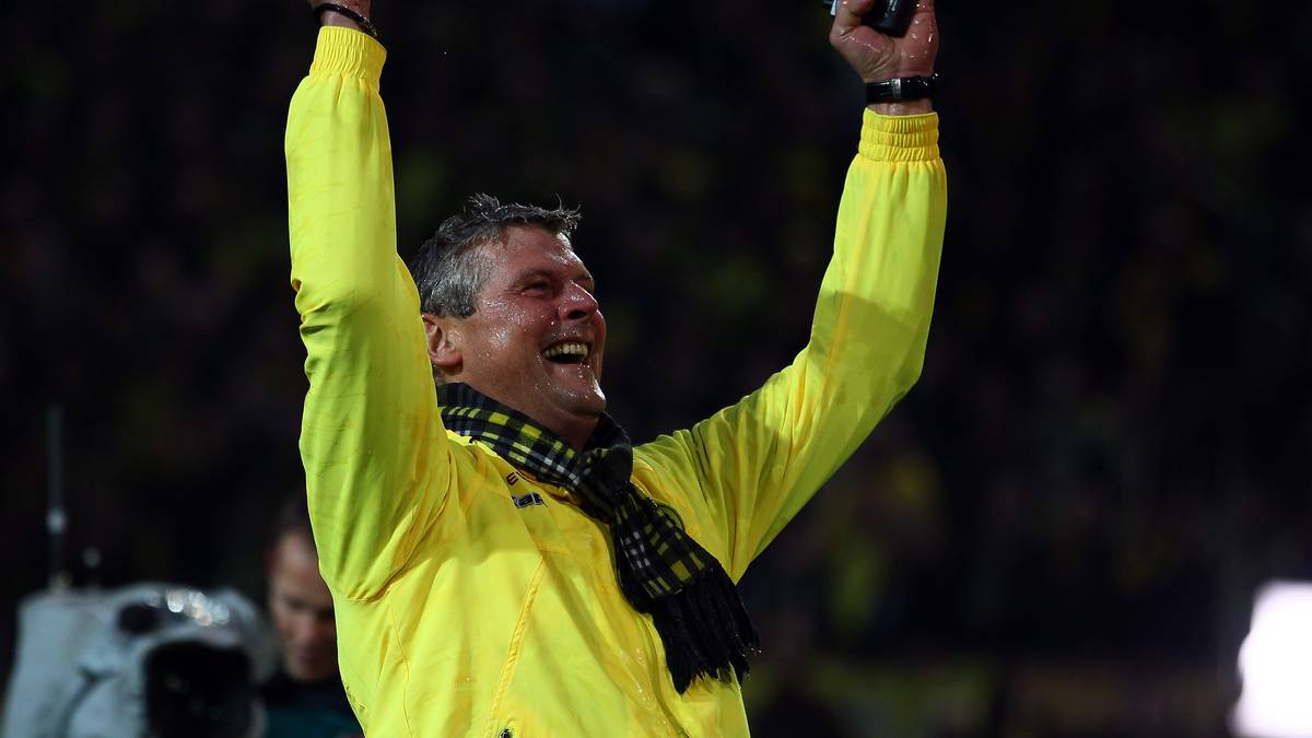 Norbert Dickel ist heute Stadionsprecher bei Borussia Dortmund. Vor seiner Zeit am Mikrofon schnürt Dickel auch die Fußballschuhe für den BVB - und auch ihn ereilt ein böses Schicksal