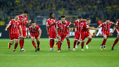 Bayern München bejubelt den Sieg im Supercup bei Borussia Dortmund