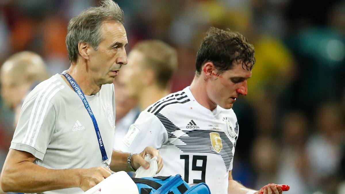 SEBASTIAN RUDY (bis 31.): Was für eine Tragik. Überraschend startete Rudy für Khedira im defensiven Mittelfeld, spielte anfangs auch solide. Nach 30 Minuten war jedoch Schluss für den WM-Debütanten, weil er von Toivonen unglücklich den Fuß ins Gesicht bekam (25.). Rudy blutete, bekam Eis auf den Nacken und musste raus. Eine Minute später fiel das 0:1. SPORT1-Note: 3,5