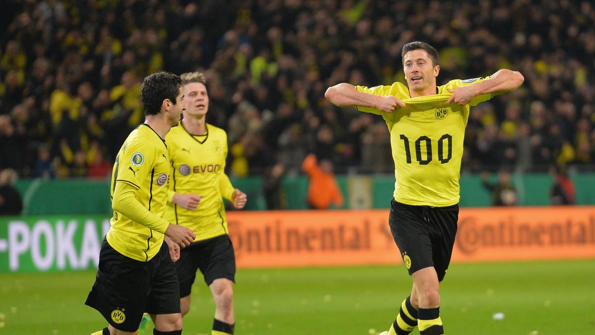 Zur Saison 2010/2011 kommt er zu Borussia Dortmund in die Bundesliga. Bei den Westfalen reift Lewandowski zum Weltklasse-Stürmer, erzielt Tore am Fließband und wird zweimal Meister mit dem BVB