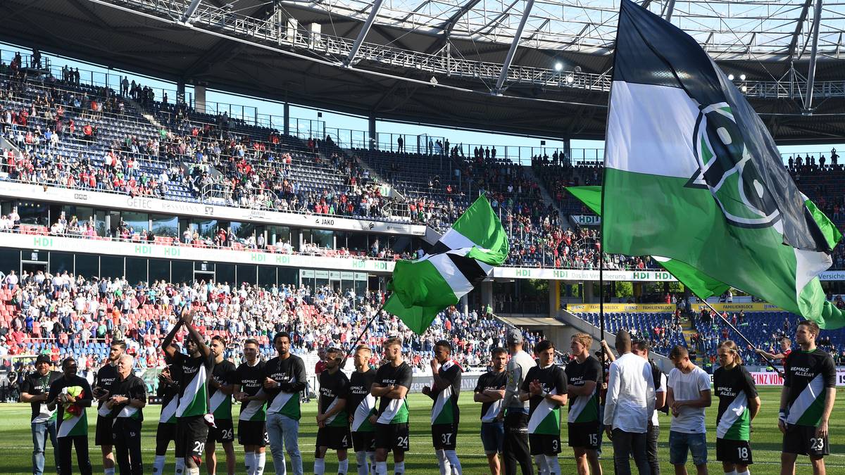 HANNOVER 96 (Platz 14): Das schwächste Heim-Team der Bundesliga-Hinrunde erzielte auch die wenigsten Tore auf heimischem Geläuf. Magere sieben Tore stehen auf dem Haben-Konto der 96er. Immerhin 15 Gegentreffer durften die Fans bestaunen. Macht insgesamt 4,15 Euro pro Treffer