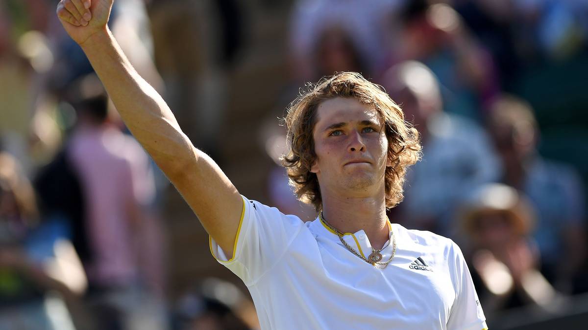 Daumen hoch bei Alexander Zverev. Auch der Hamburger steht in der Runde der letzten 16. Zverev siegt gegen den Österreicher Sebastian Ofner mit 6:4, 6:4, 6:2