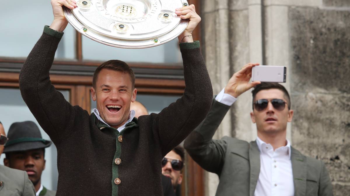 Neuer erfüllte sich dafür den Traum von zahlreichen Titeln: Sieben Meisterschaften, vier weitere Pokalsiege, Champions League, UEFA Supercup und Weltpokal gewann er mit den Münchnern. Von diesen Sphären sind die Knappen meilenweit entfernt