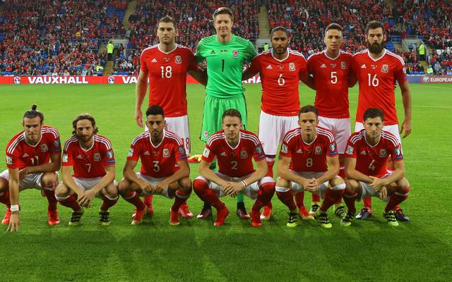 Wales Mit Nachstem Irren Mannschaftsfoto Vor Dem Spiel Gegen Serbien