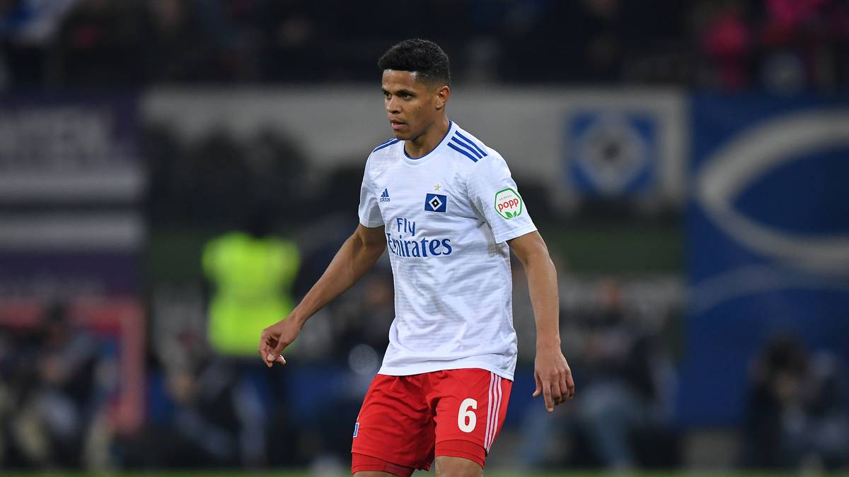 Laut Medienberichten hoffen die klammen Hamburger auf Einnahmen in Höhe von 20 Millionen Euro für den Defensivspieler. Bayer Leverkusen gilt als größter Interessent für Santos