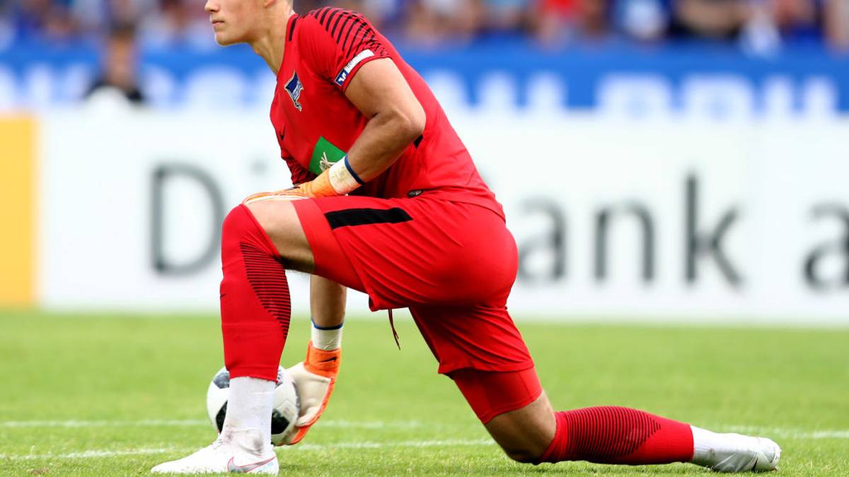 DENNIS SMARSCH: 3. Torwart, keine Perspektive für die 1. Liga, erzeugt keinen Mehrwert. Ausleihen!