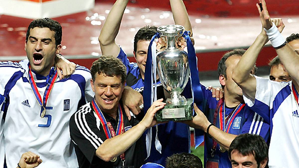 Der Sprücheklopfer - unter anderem Schöpfer des legendären "Die Wahrheit liegt auf dem Platz" - kann auf eine lange und größtenteils erfolgreiche Zeit als Trainer zurückblicken. SPORT1 zeigt die Karriere des Trainer-Urgesteins in Bildern.