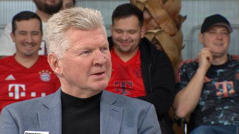 Nach dem Sieg von Borussia Dortmund gegen den 1. FC Heidenheim lässt Mike Tullberg vor der Kurve seinen Emotionen freien Lauf - eine Aktion, die im STAHLWERK Doppelpass für Diskussionen sorgt. 