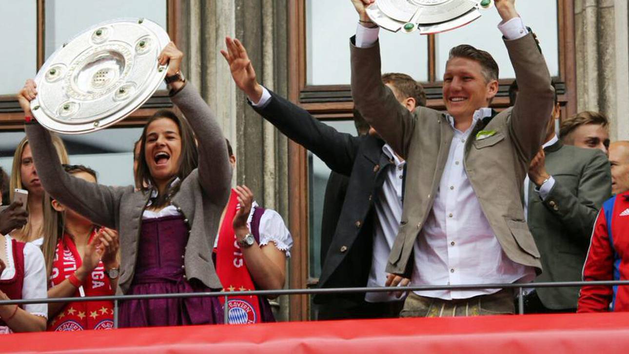 Bayern feiern am Marienplatz