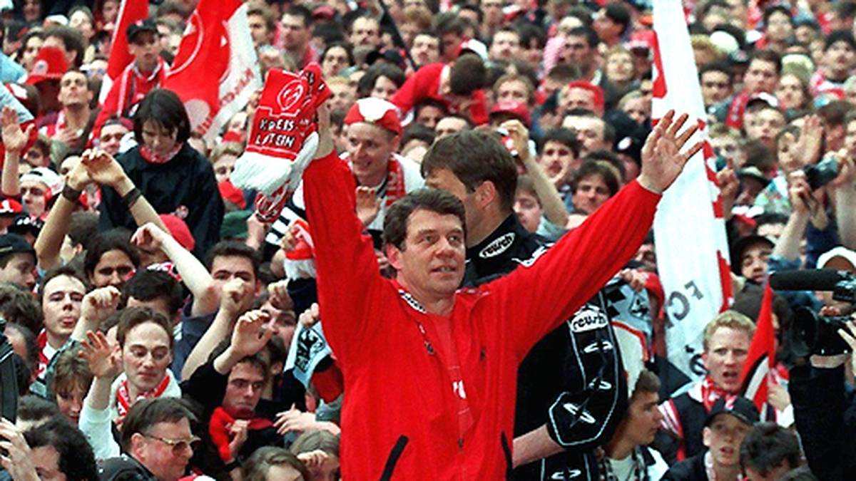 Er genießt in Bremen den Status einer Legende. Er führte Aufsteiger Kaiserslautern sensationell zur Meisterschaft und machte sich am 04.07.2004 mit dem "Wunder von Lissabon" in Griechenland unsterblich - Otto Rehhagel hat eine atemberaubende Karriere hinter sich