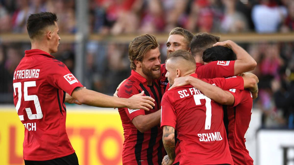 Der SC Freiburg schlägt RB Leipzig mit 2:0 und ist Tabellenzweiter