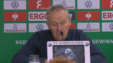 Nils Petersen traf im Pokalspiel gegen den SV Sandhausen sehenswert ins leere Tor. Im Anschluss schwärmte Trainer Christian Streich von der Technik des Edeljokers.