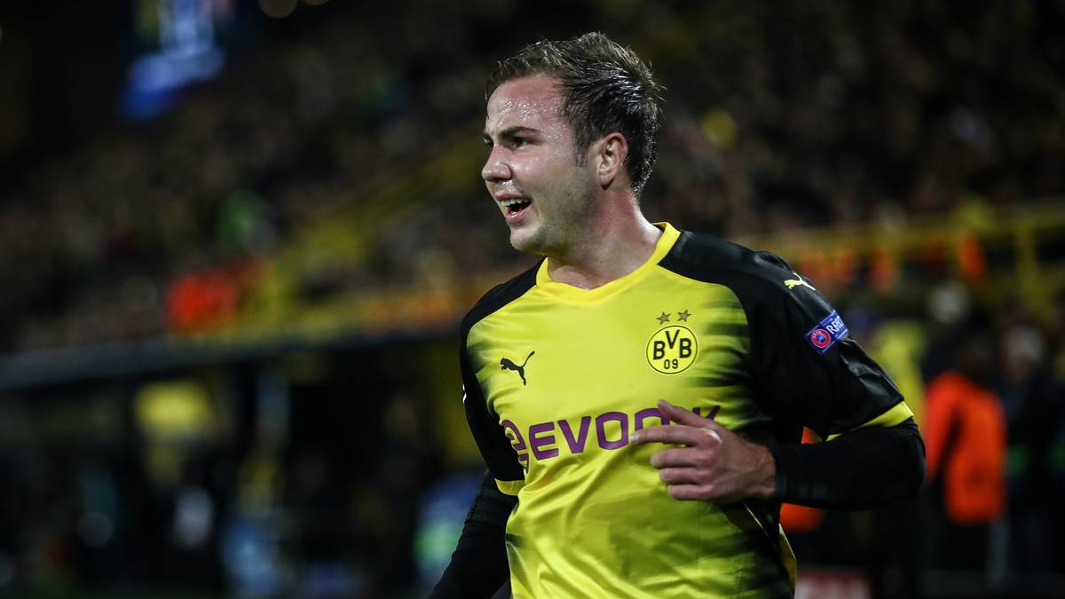 MARIO GÖTZE: Im Gegensatz zum Großteil des Kaders mit eher aufsteigender Form. Götze ist anzumerken, dass er nach monatelanger Auszeit wegen einer Stoffwechselstörung immer besser in Tritt kommt. Was noch fehlt, sind seine einst gefürchteten Dribblings auf engstem Raum. Kehrt am Freitag gegen England auch wieder in den Kreis der Nationalmannschaft zurück