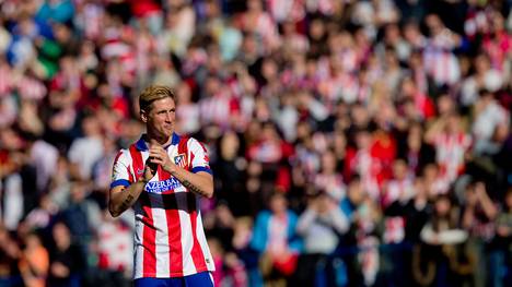 Fernando Torres wird bei seiner Rückkehr im Stadion von Atletico Madrid gefeiert