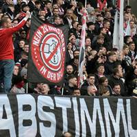 Die Fanproteste gegen die Investorenpläne der DFL haben für den VfB Stuttgart ein finanzielles Nachspiel. Auch zwei andere Vereine werden zur Kasse gebeten.