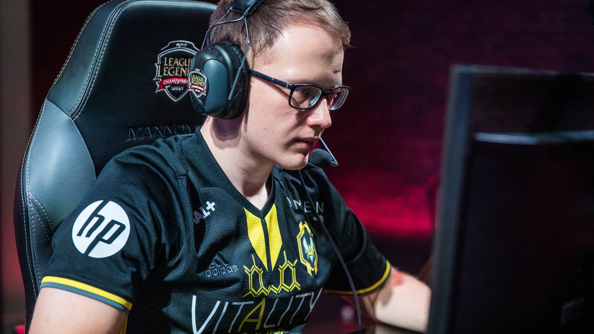 Vander erlebte mit Team Vitality einen enttäuschenden Split in der EU LCS und verpasste die Playoffs klar. Trotzdem zählt der Pole zu den Spielern, die viele andere LCS-Teams verstärken könnten. Mit H2k-Gaming schaffte er es 2016 bis ins Worlds-Halbfinale und bewies dabei sein Können