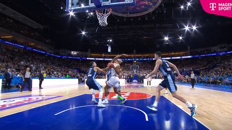 Die deutschen Basketballer werfen bei der Europameisterschaft den Top-Favoriten Griechenland mit 107:96 aus dem Turnier. 